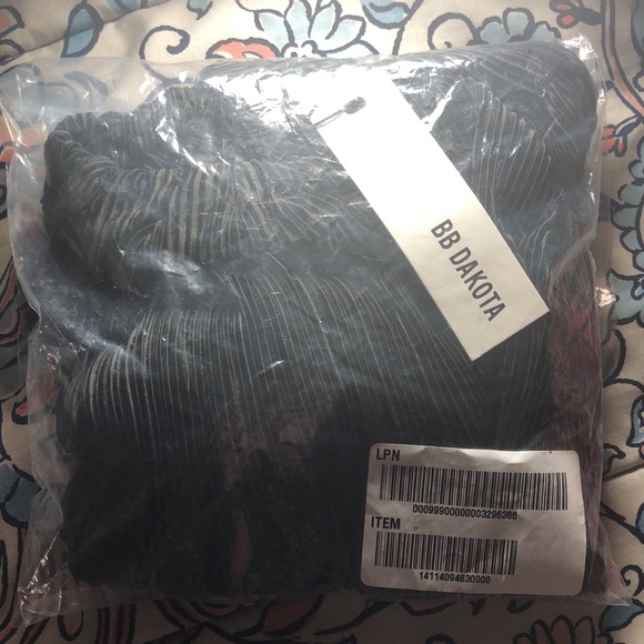 NWT BB Dakota black one-shoulder blouse in size XS - Picture 2 of 2